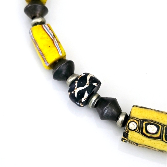 Vintage Mixed African Tribal Yellow Wood Beaded Metal Choker Necklace - Picture 6 of 6